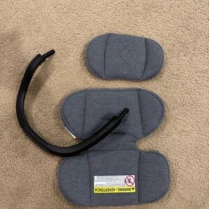 ❌SOLD❌ Graco 4ever DLX rebound bar and infant inserts